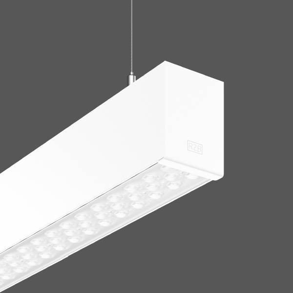 Eine weiße, rechteckige Deckenleuchte mit mehreren LED-Lichtern in zwei Reihen. Hängt an einem Kabel vor grauem Hintergrund.
