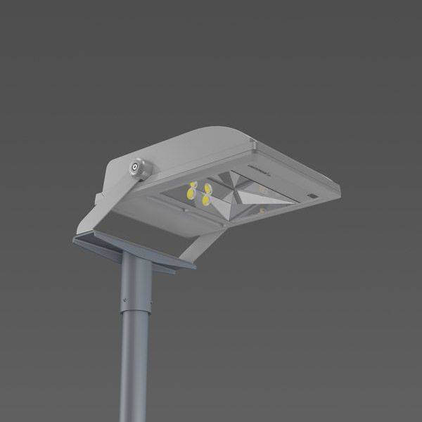 Straßenlaterne mit modernem LED-Design, grauer Farbton, befestigt an einem hohen Mast, vor einem dunklen Hintergrund fotografiert.