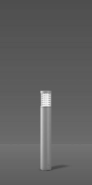 Eine moderne, zylindrische Außenlampe mit einem klaren, gestreiften Leuchtkopf steht vor einem grauen Hintergrund.