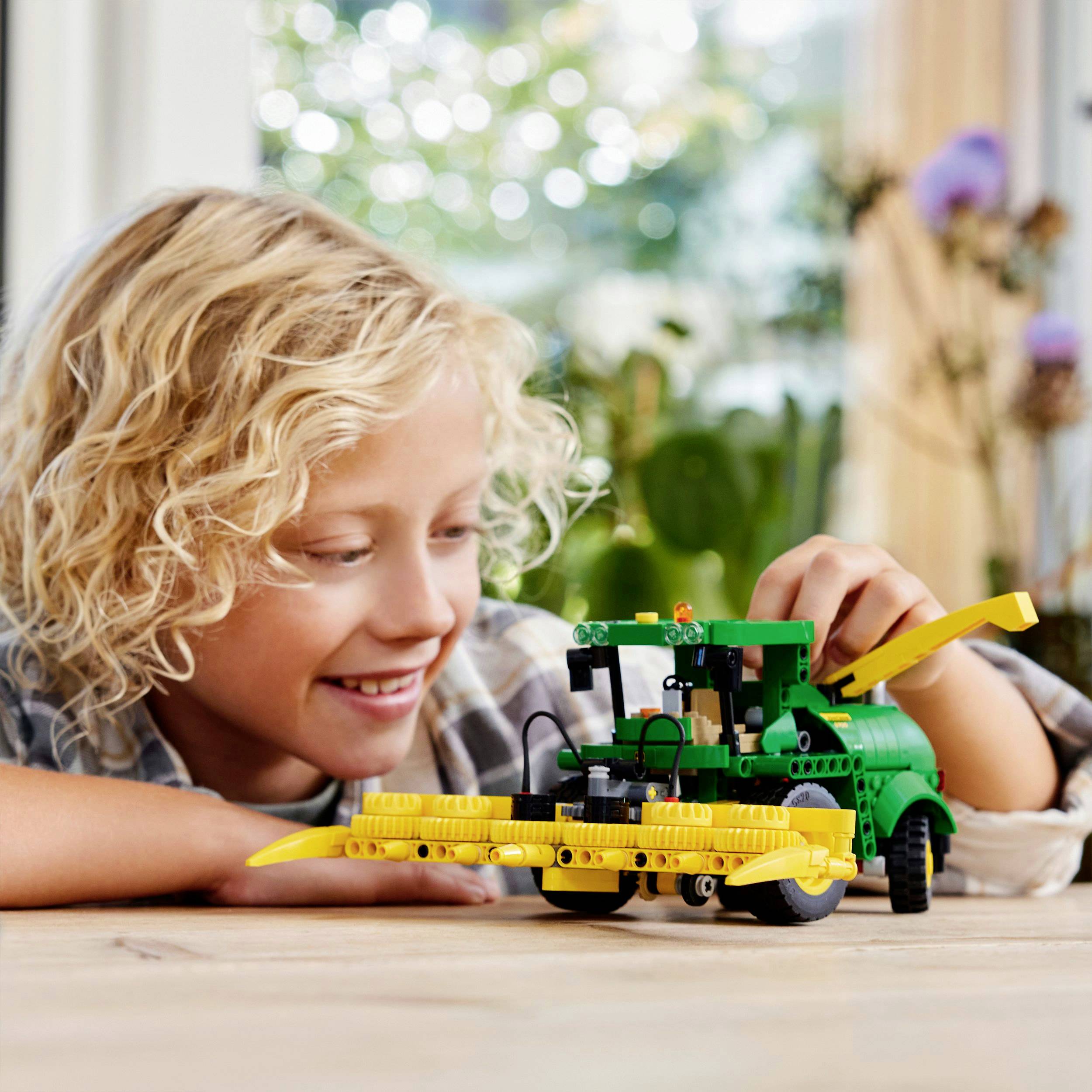 42168 LEGO® TECHNIC John Deere 9700 Forage Harvester