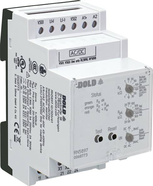 Elektronisches Gerät für DIN-Schienen-Montage mit verschiedenen Anschlüssen und Statusanzeige, hergestellt von Dold.