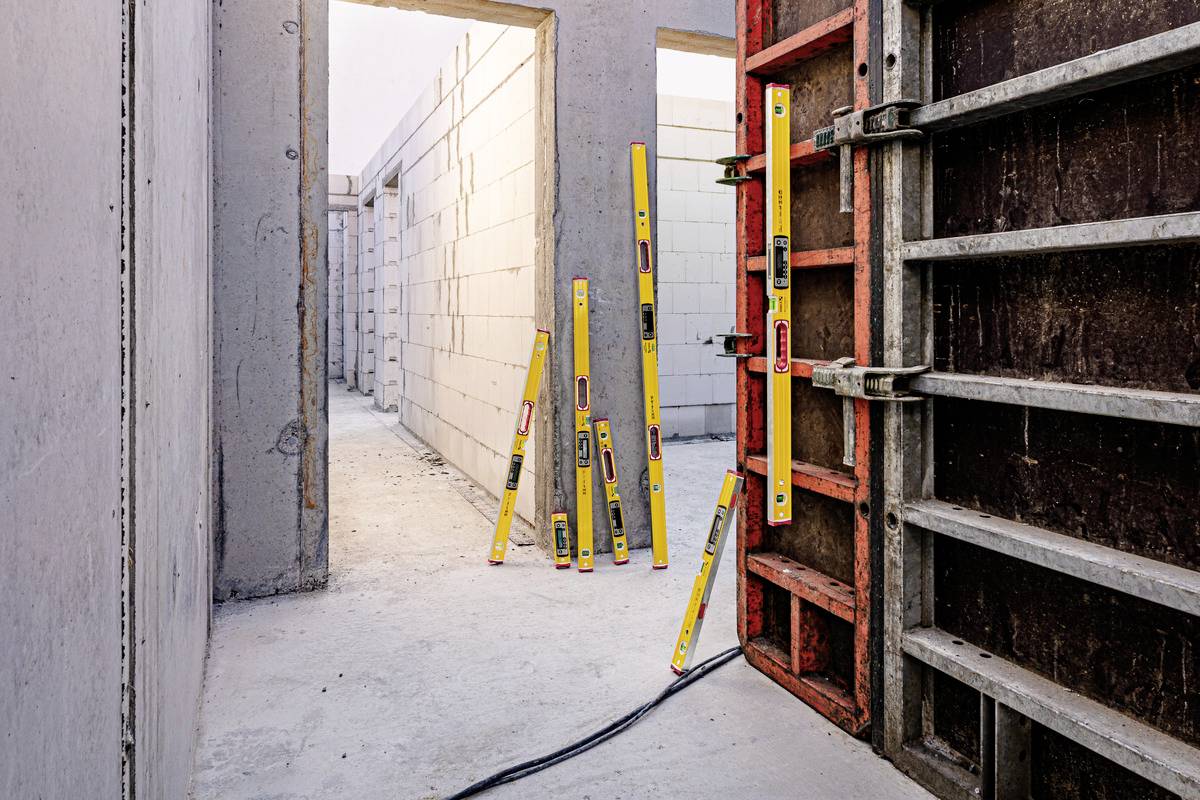 Stabila TECH 196M DL 19823 Digitale Wasserwaage mit Magnet, mit Rutschstopper, inkl. Tasche 61 cm 0.5 mm/m