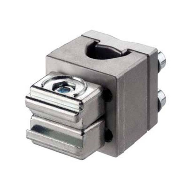 Metallblock mit zwei Schrauben und einer zentralen Bohrung, vermutlich ein Befestigungselement für mechanische Anwendungen.