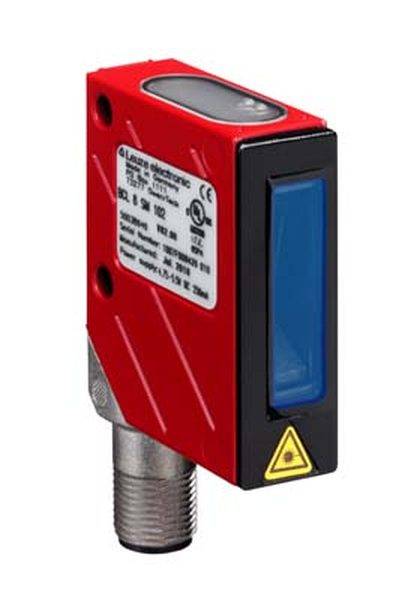 Ein rot-schwarzer Sensor mit M12-Stecker und CE-Kennzeichnung, verwendet in der industriellen Automatisierungstechnik.