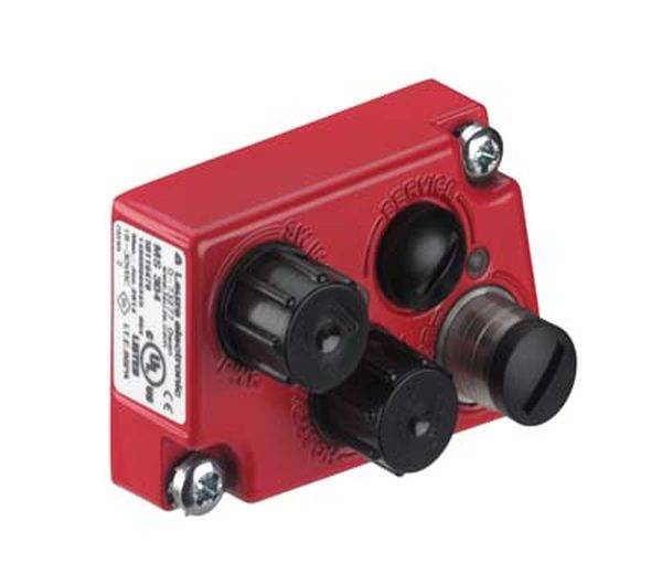 Ein rotes elektrisches Gerät mit Drehknöpfen und einem schwarzen Anzeigefenster, verwendet für industrielle Steuerungszwecke.