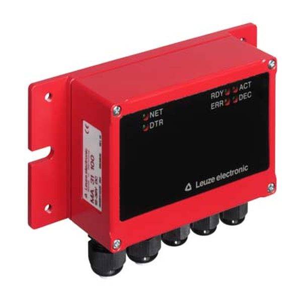 Rotes elektronisches Gerät von Leuze mit schwarzen Anschlussbuchsen und LED-Anzeigen auf der Vorderseite für NET, RDY, ACT, ERR.