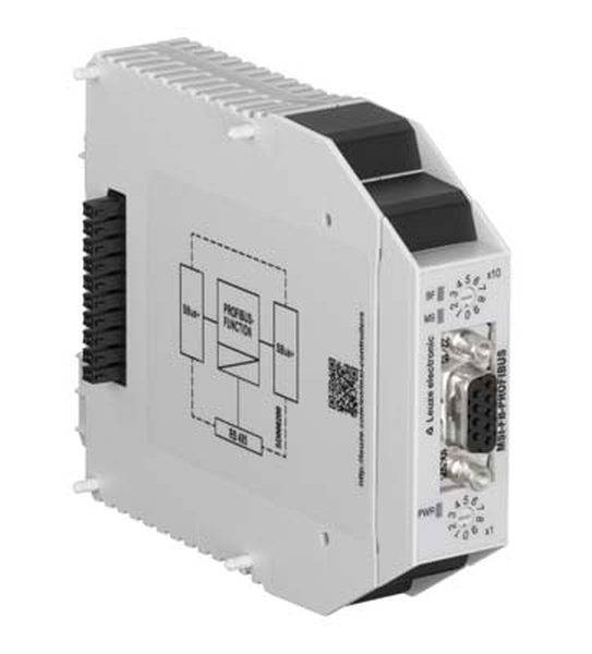 Ein weißes elektronisches Gerät mit Anschlüssen und einem Diagramm auf der Vorderseite. Geeignet für technische Installationen.