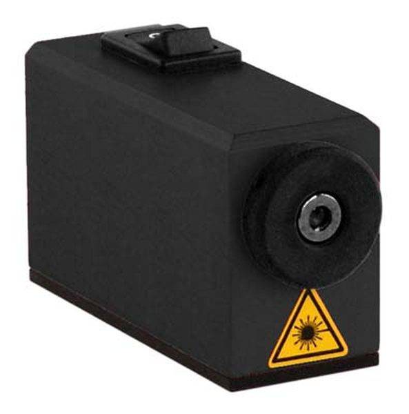 Ein rechteckiger, schwarzer Laserprojektor mit einer gelben Warnung vor Laserstrahlung auf der Vorderseite.