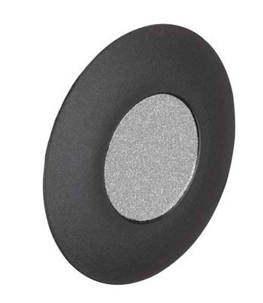 Ein runder, schwarzer Lautsprecher mit grauem Gitter in der Mitte.