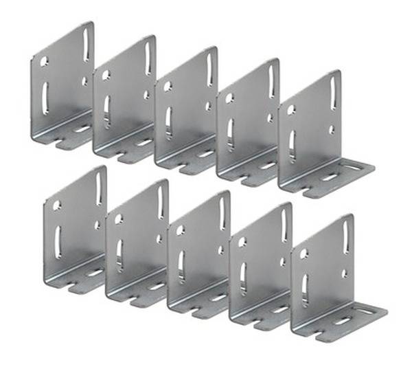 Zehn metallene L-Winkel, gleichmäßig angeordnet, mit Schraublöchern, für die Befestigung oder Montage von Strukturen.