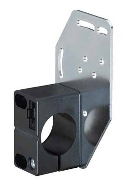 Eine schwarze, rechteckige Halterung aus Kunststoff mit runder Öffnung, montiert auf einer silbernen Metallplatte.