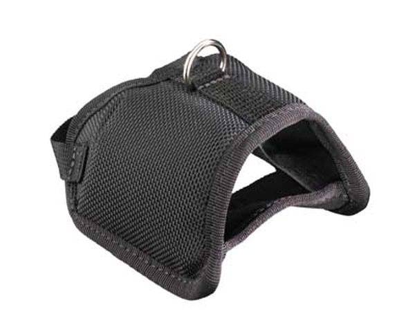 Schwarzes Hundegeschirr mit Metallring oben zur Befestigung einer Leine. Geeignet für Hundeausflüge und Trainingszwecke.