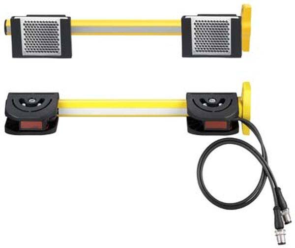 Ein Paar gelbe Abschleppstangen, eine mit Kabel, jeweils mit schwarzen Enden.用途未明确，但可能与车辆或 Anhängern相关.