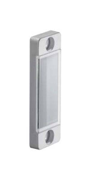 Ein rechteckiger, silberner Türklingelknopf mit zwei Schraublöchern an den Enden.