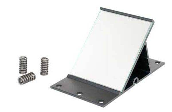 Ein weißer, geneigter Ständer mit Metallfedern daneben. Der Ständer hat eine schwarze Basis mit Löchern zur Befestigung.