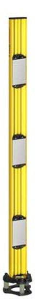 Gelbe Sicherheitslichtschranke mit vier Sensoren, aufrecht stehend, zur Absicherung von Industrieanlagen.