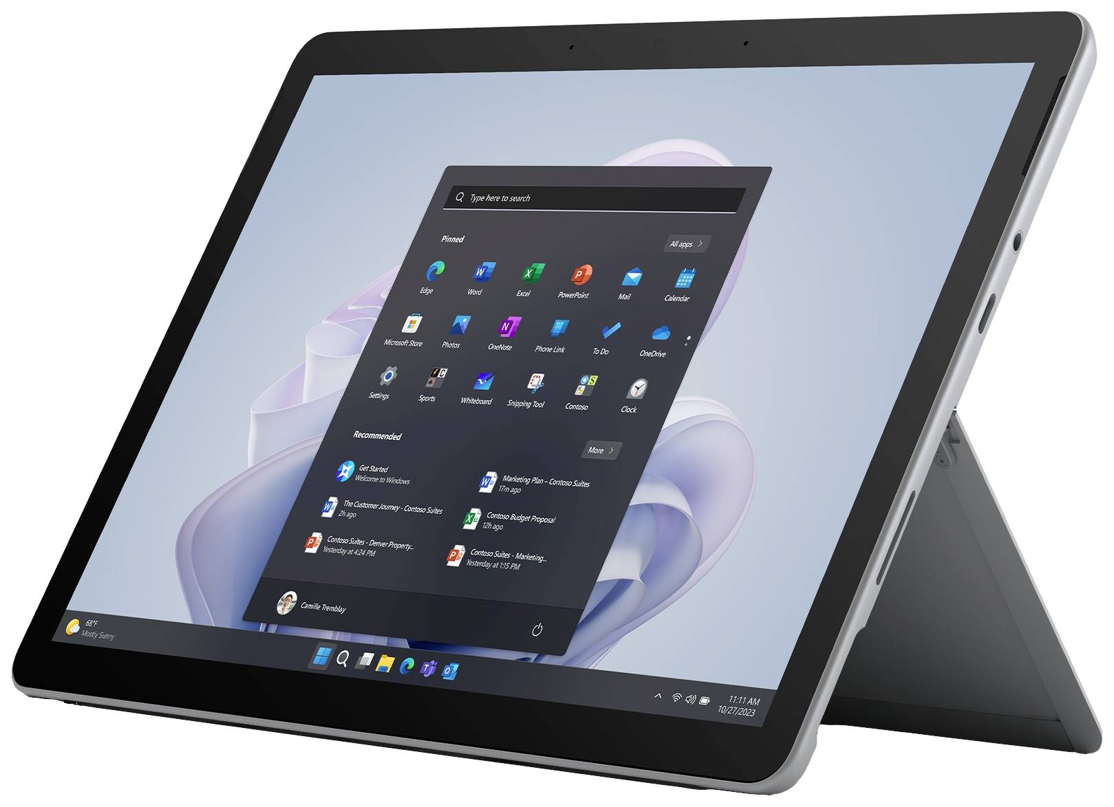 Ein Tablet mit aufgeklapptem Ständer zeigt den Startbildschirm von Windows 11 mit mehreren Anwendungssymbolen und der Suchleiste.