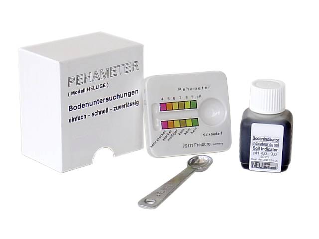 PH-Bodentest-Kit mit Indikatorlösung, Teststreifen und Messlöffel für Bodenuntersuchungen. Verpackung mit Anleitung in deutscher Sprache.