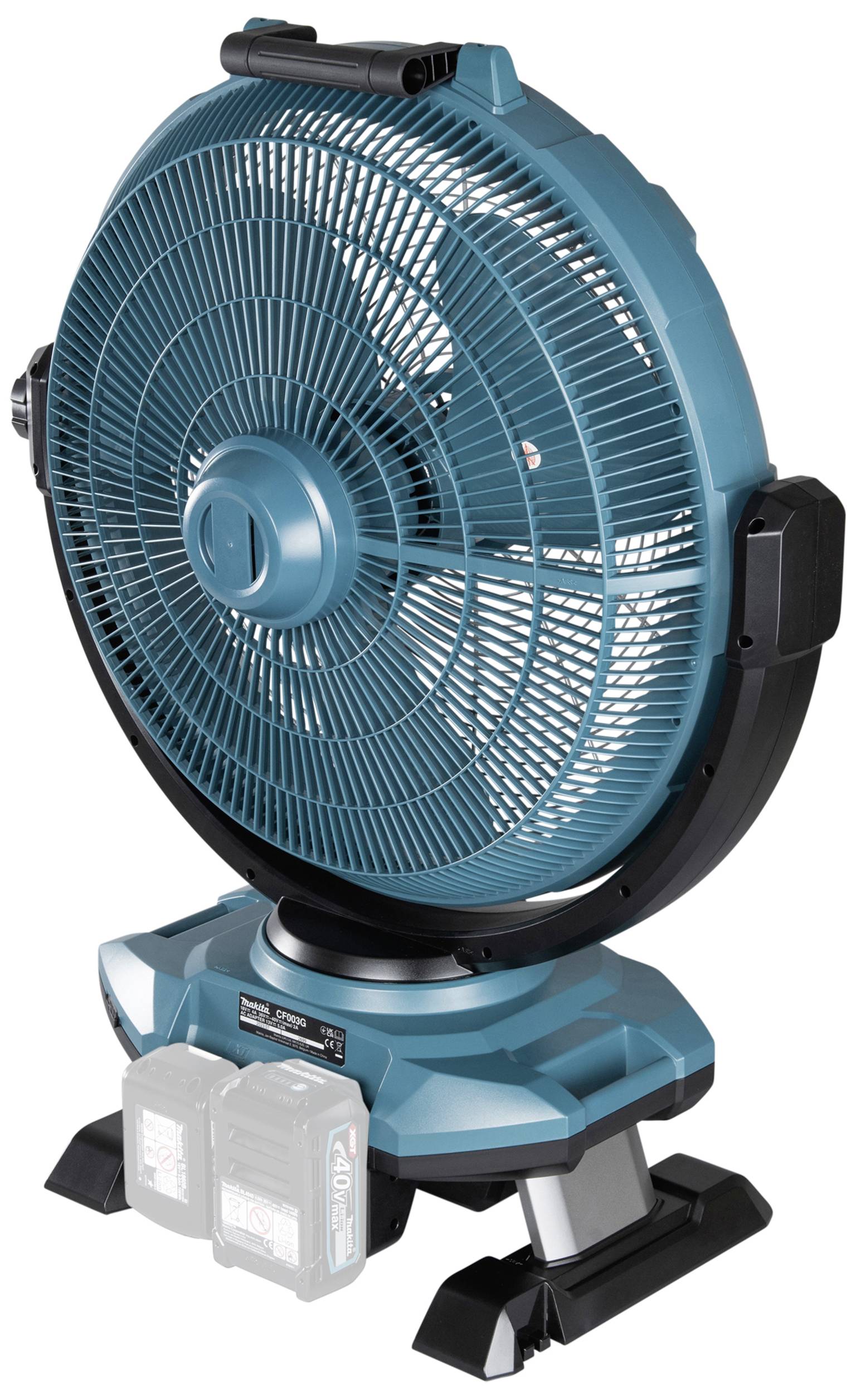 Ein blauer, freistehender Ventilator mit Schutzgitter und zwei sichtbaren Batteriefächern. Der Ventilator ist tragbar.