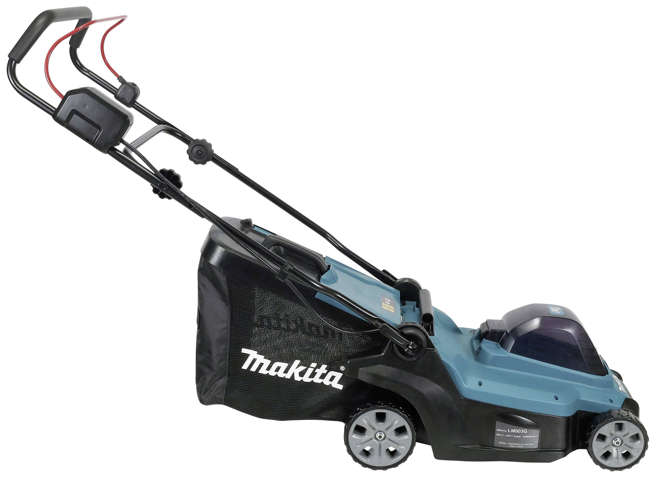 Ein blauer Elektrorasenmäher der Marke Makita mit schwarzem Fangsack und rotem Griff, gezeigt von der Seite.