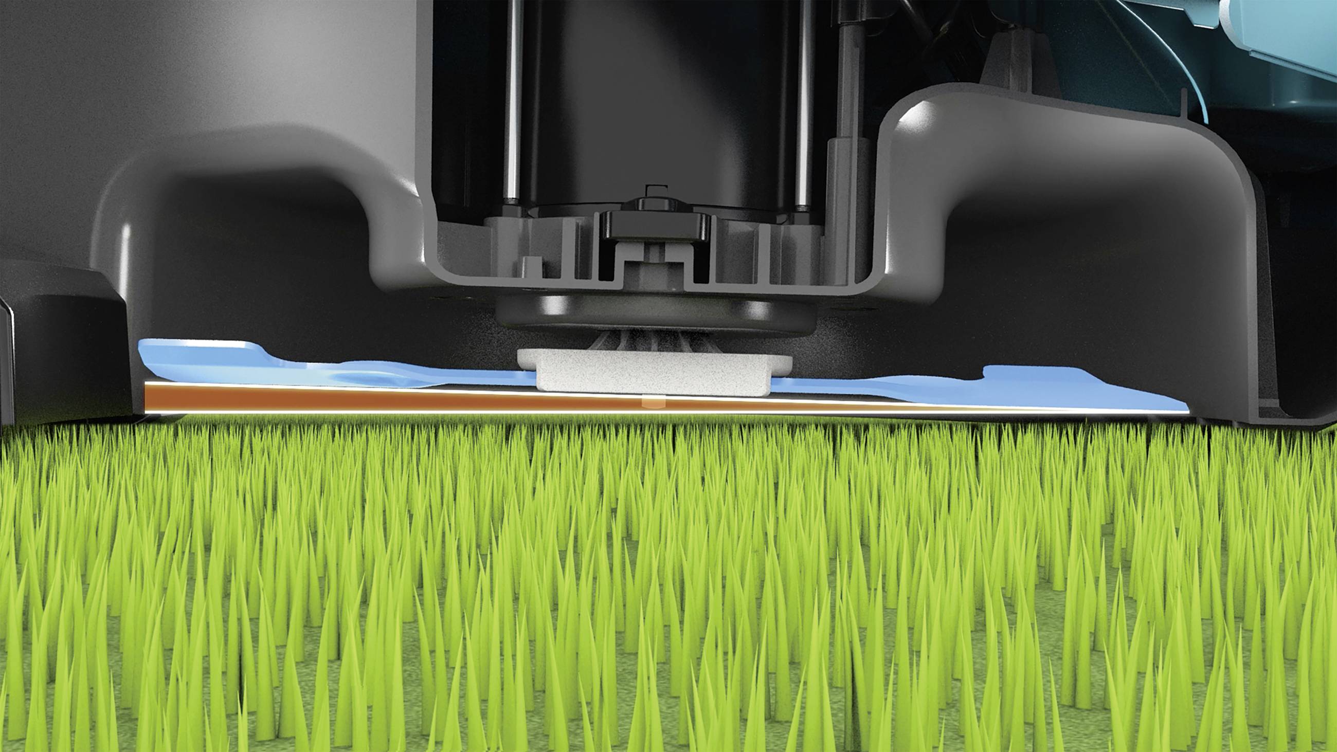 Nahaufnahme eines Rasenmähers, der gerade Gras schneidet. Das Bild zeigt die Klinge und das Gras aus einer niedrigen Perspektive.