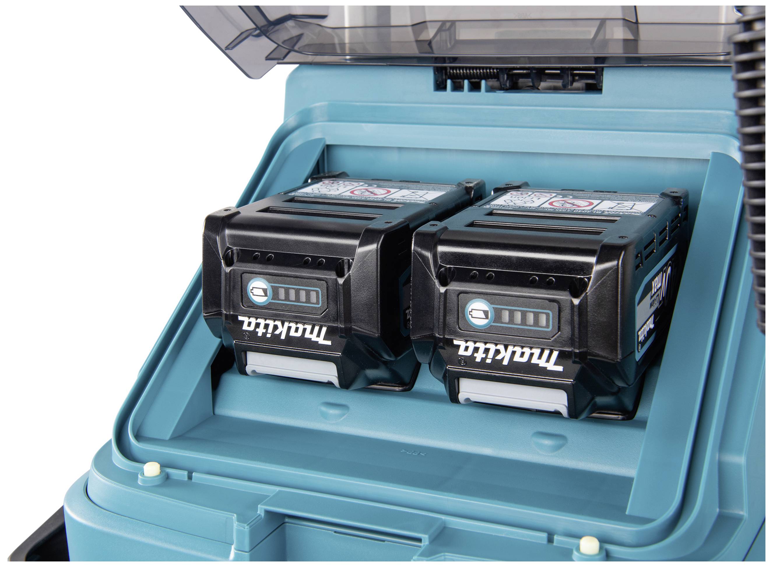 Zwei schwarze Akkus sind nebeneinander und in einem blauen Gerät eingesetzt. Das Gerät hat einen transparenten Deckel oben.