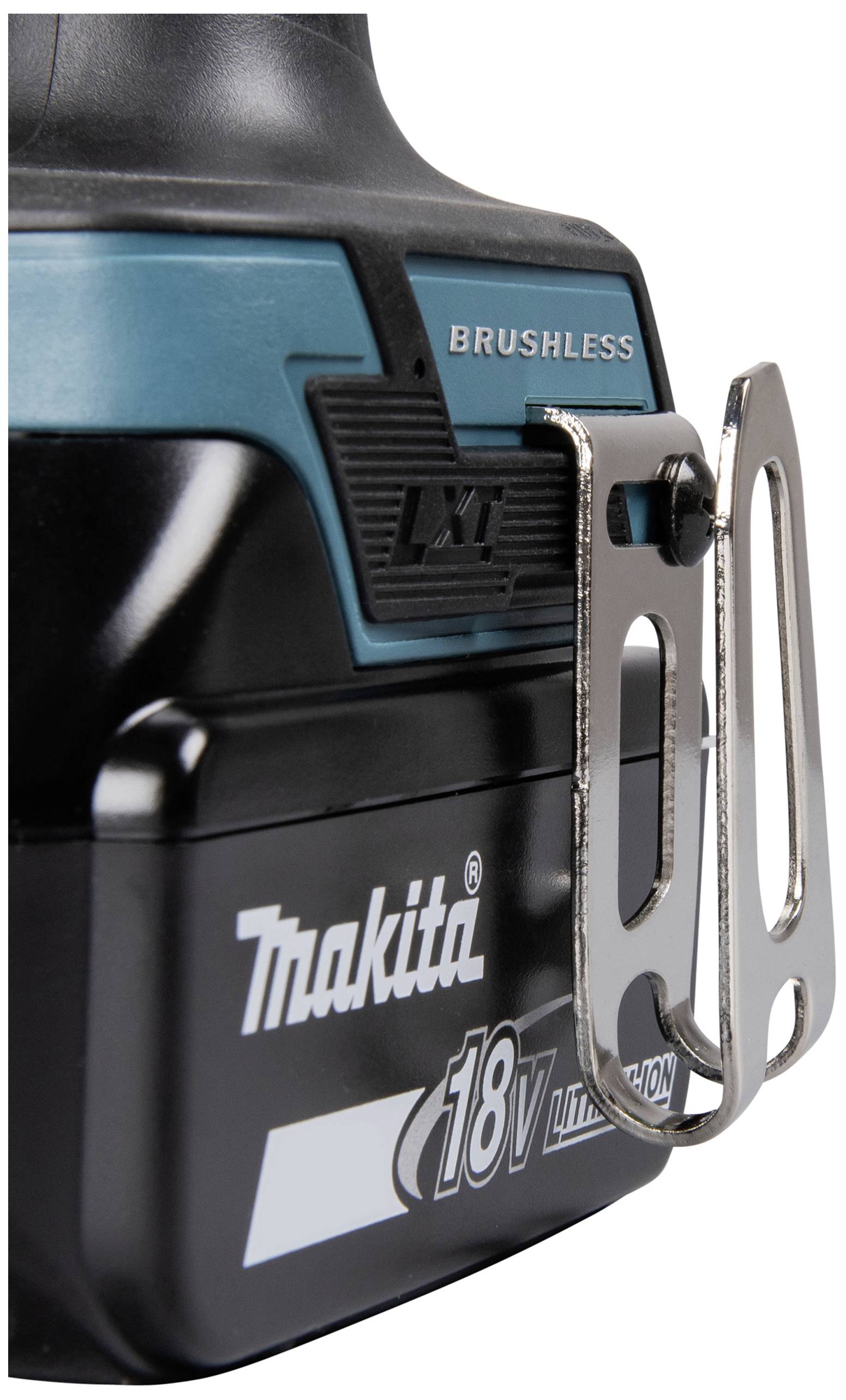 Nahaufnahme eines Makita 18V Lithium-Ionen Akkus mit Metallclip, geeignet für eine bürstenlose Werkzeugeinheit.