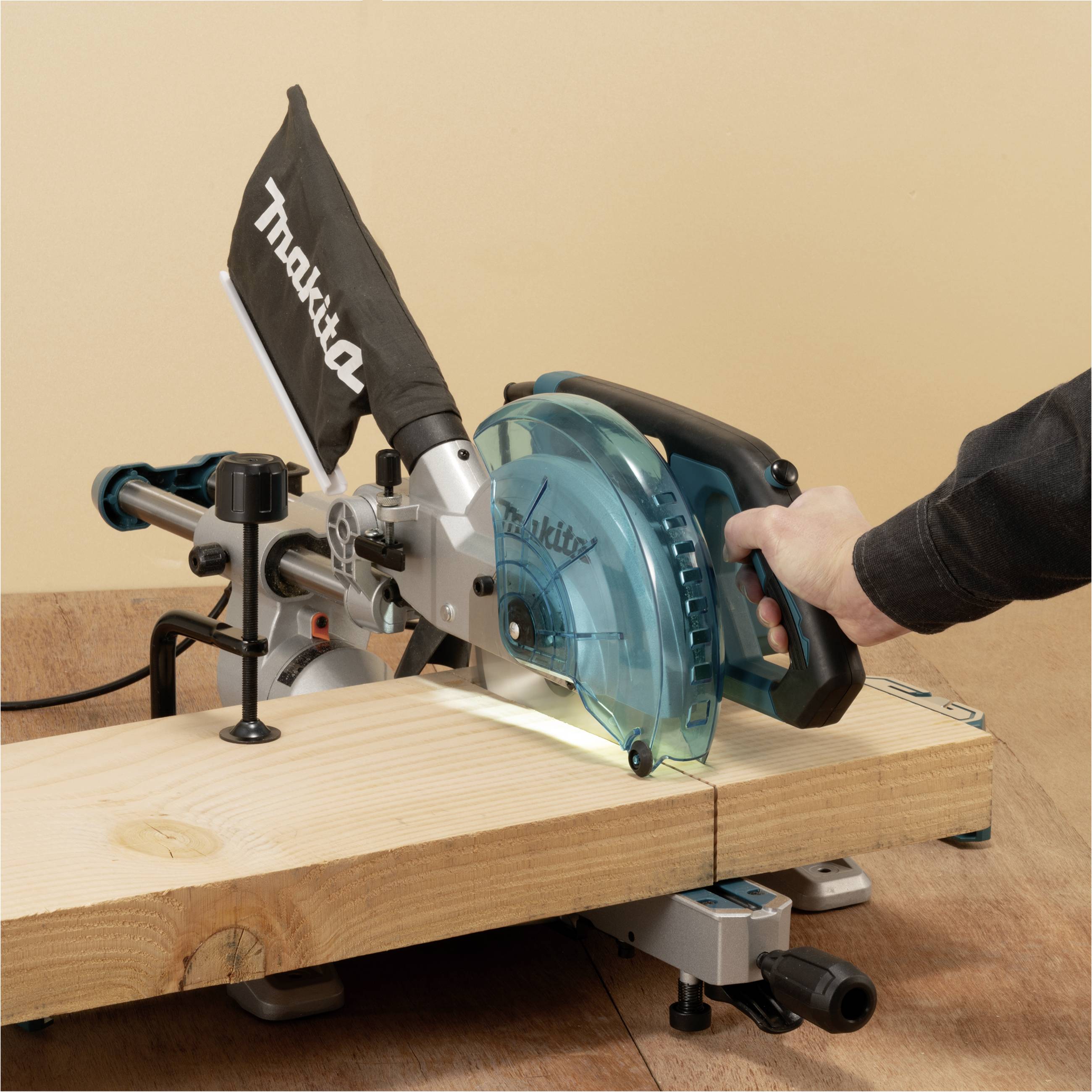 Makita LS0816F Kapp- und Gehrungssäge 216mm 30mm 1200W