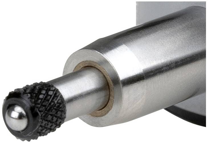 Ein silbernes mechanisches Bauteil mit einer texturierten schwarzen Spitze, möglicherweise Teil eines Werkzeugs oder einer Maschine.