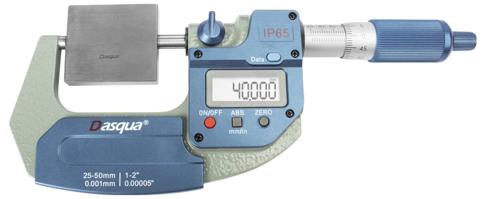 Mikrometer mit digitalem Display zeigt '40.000' an. Gerät misst ein quadratisches Metallstück und hat Skalen bis 50 mm und 0.001 mm.
