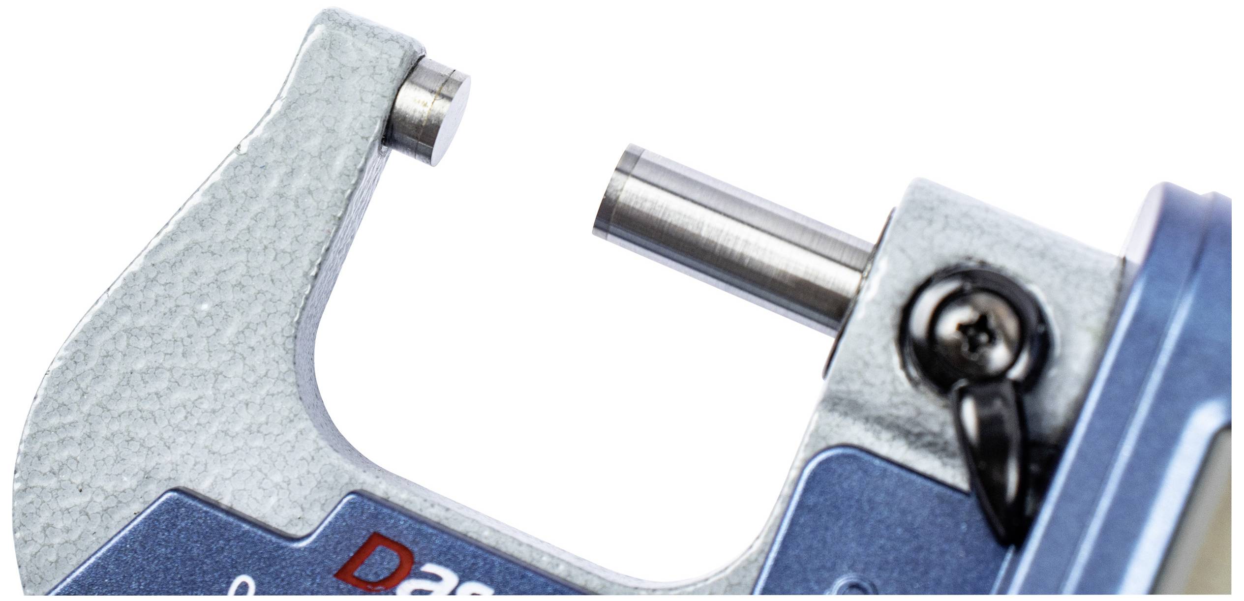 Ein blaues Messgerät mit einem Metallstift, das zur präzisen Messung kleiner Objekte verwendet wird.