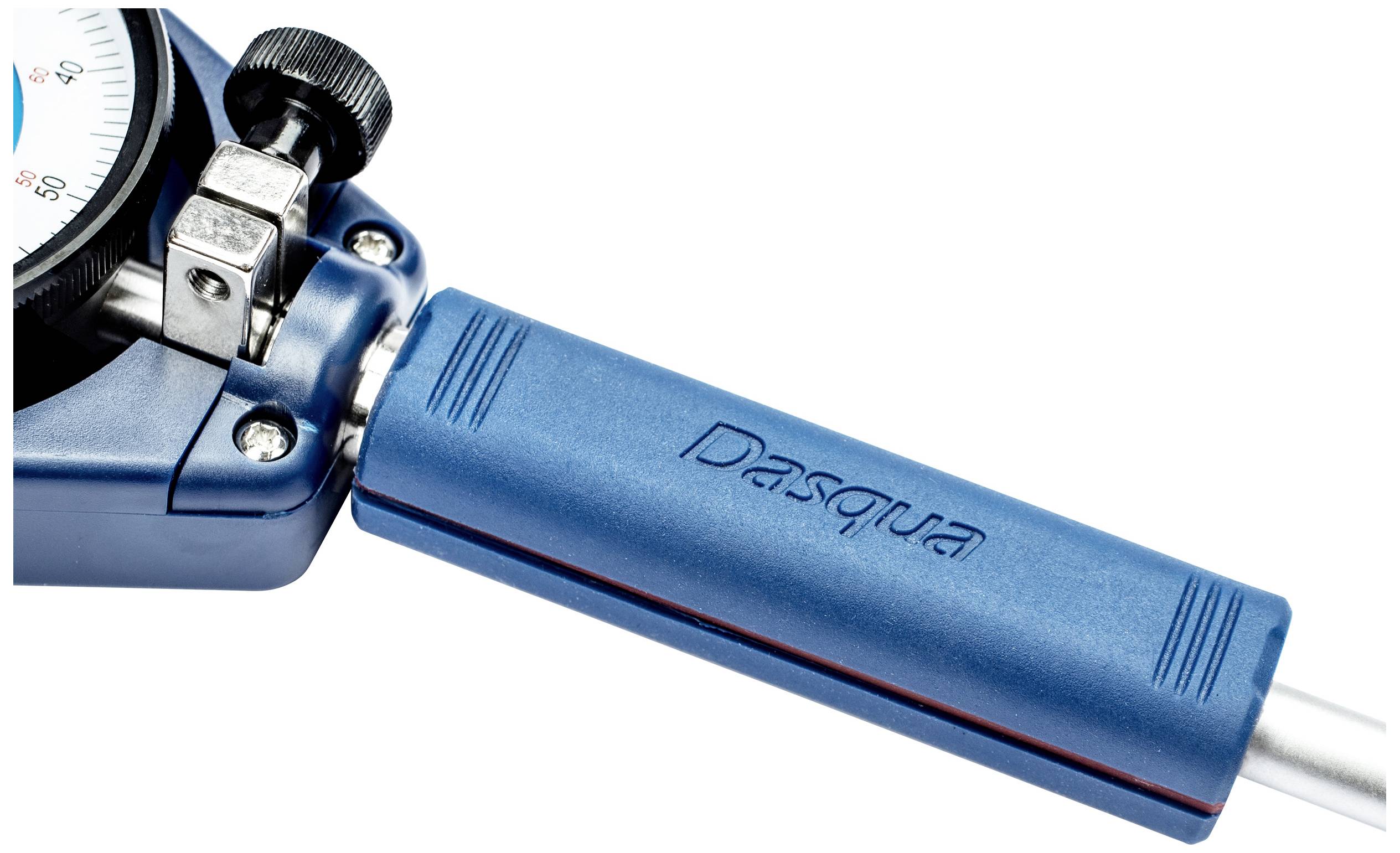 Blauer Handgriff eines Messgeräts mit der Aufschrift 'Dasqua', umgeben von metallischen Komponenten und einem Ziffernblatt.