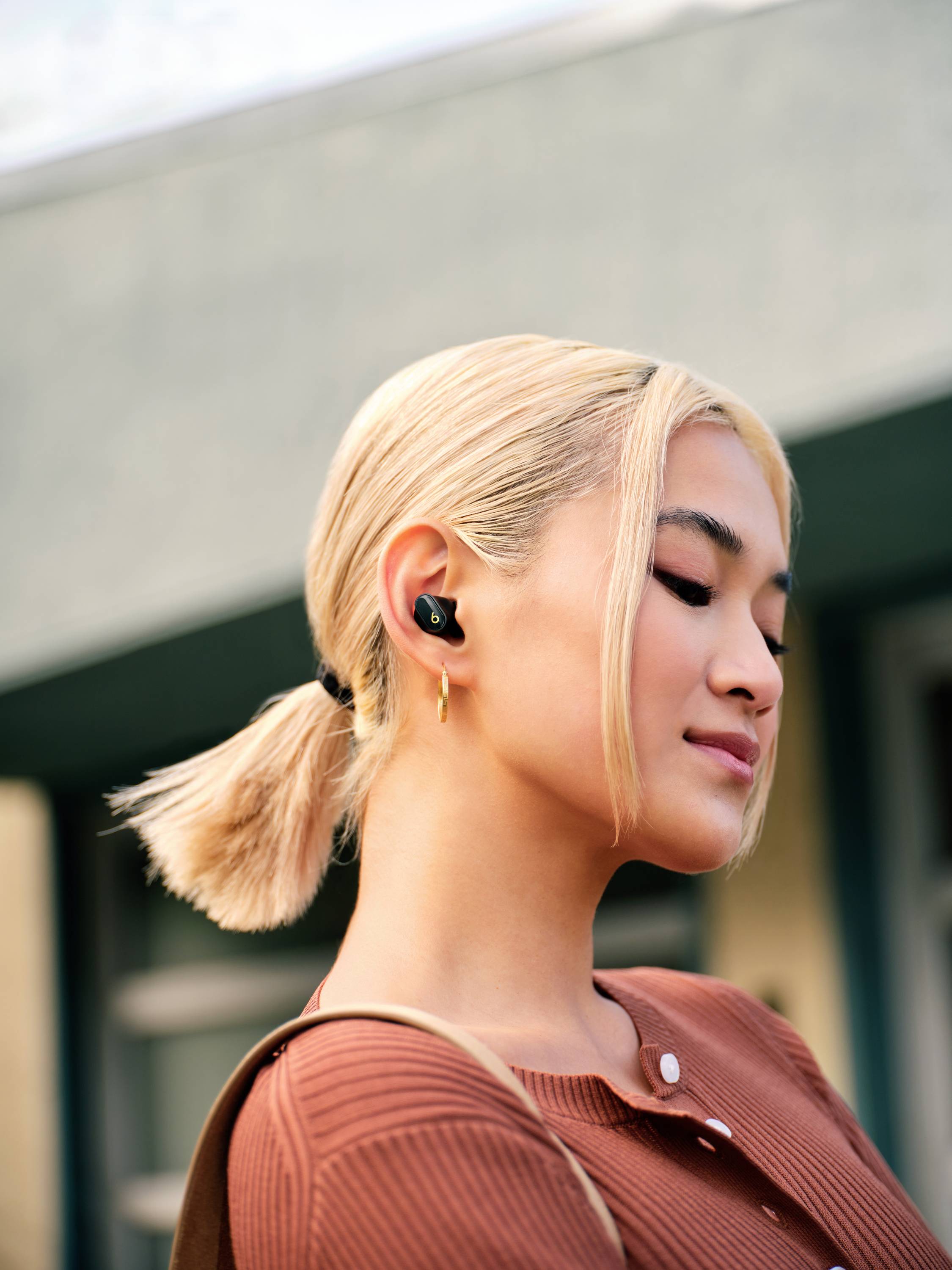 Beats Studio Buds Plus In Ear Kopfhörer Bluetooth® Stereo Schwarz/Gold Noise Cancelling, Mikrofon-Rauschunterdrückung Ladecase