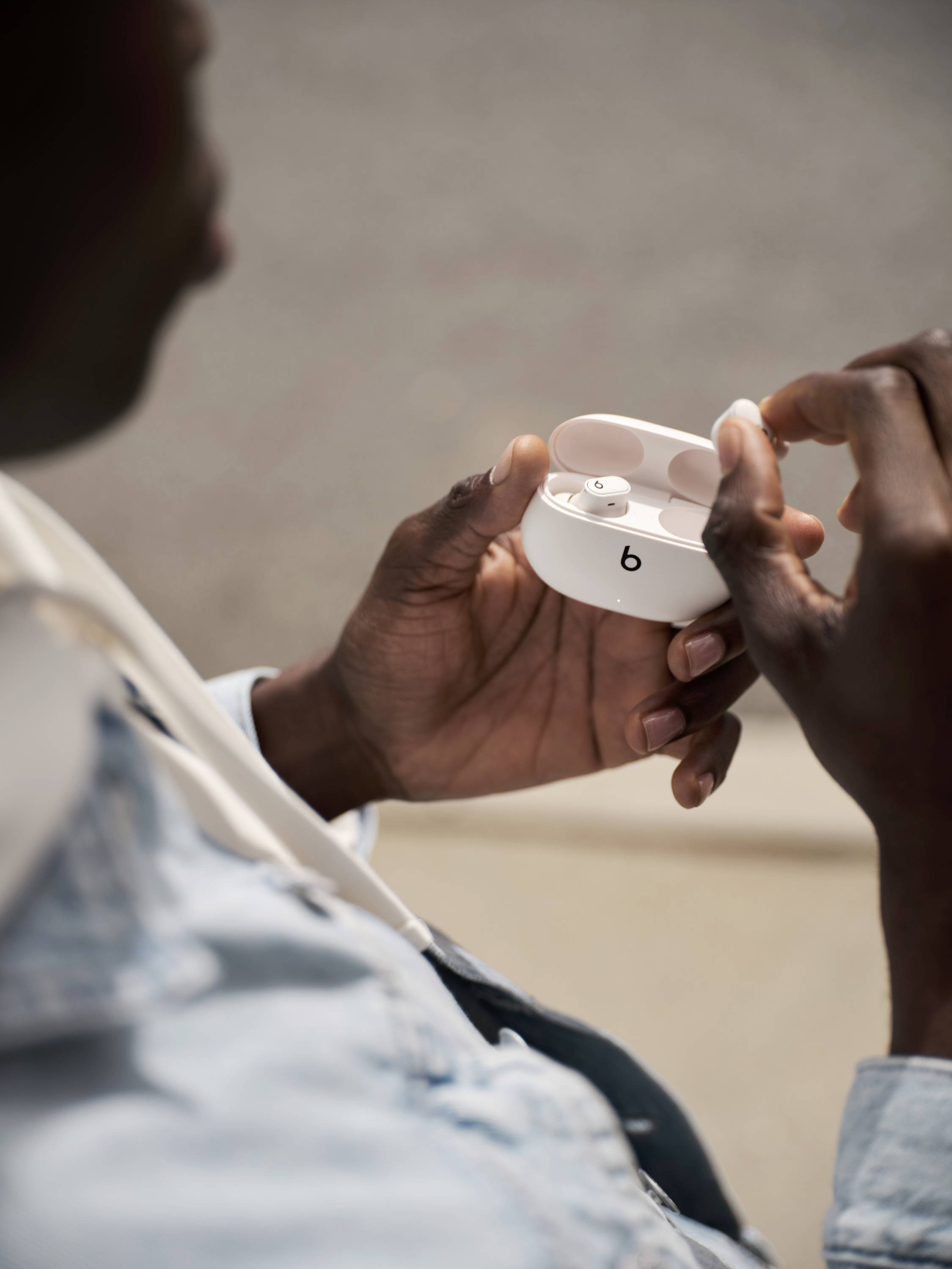 Beats Studio Buds Plus In Ear Kopfhörer Bluetooth® Stereo Creme-Weiß Noise Cancelling, Mikrofon-Rauschunterdrückung Ladecase