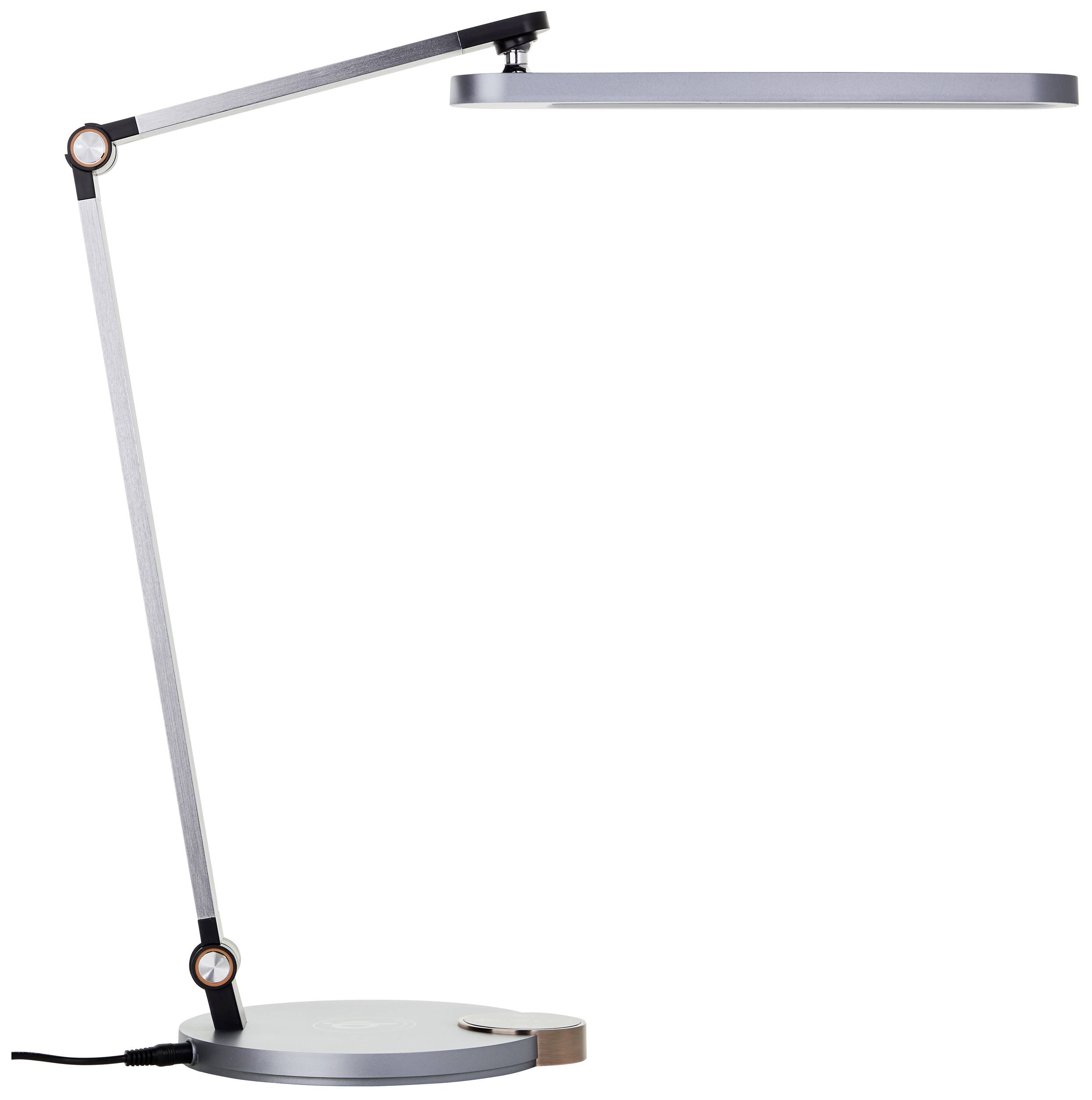 Eine moderne, silberne Schreibtischlampe mit schlankem, verstellbarem Arm und rundem Fuß, steht schräg nach vorne gerichtet.