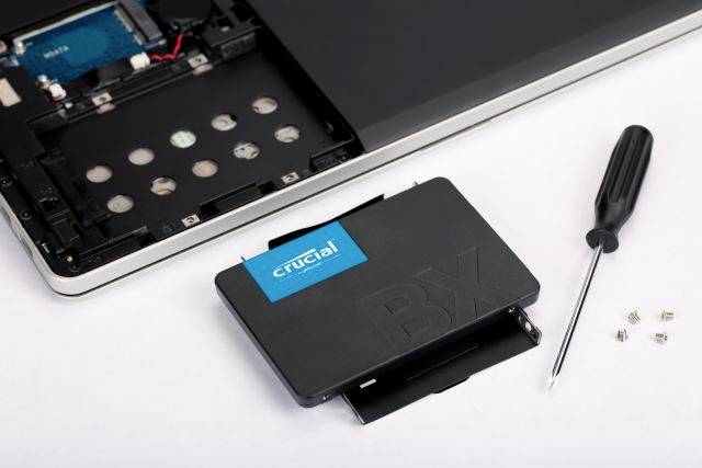 Crucial BX500 2 TB Interne SATA SSD 6.35 cm (2.5 Zoll) SATA 6 Gb/s CT2000BX500SSD1T