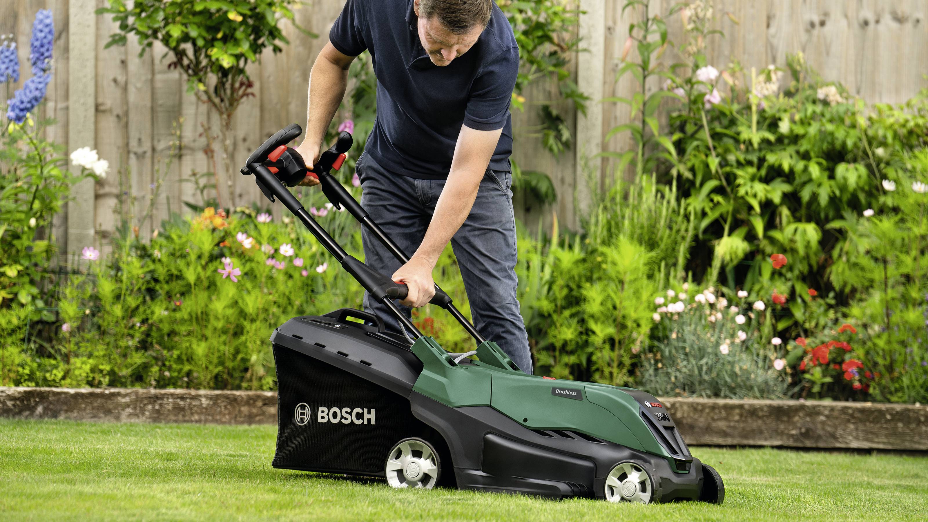 Bosch Home and Garden AdvancedRotak 36V-44-750 Akku Akku-Rasenmäher inkl. Akku, inkl. Ladegerät 36V Schnittbreite (max.) 44cm