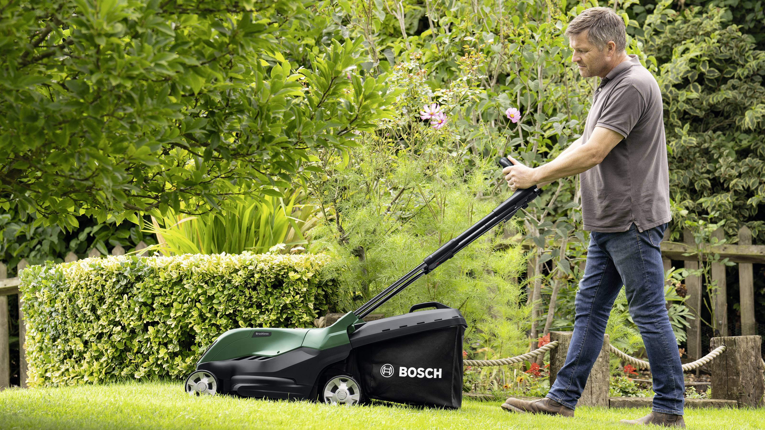 Bosch Home and Garden AdvancedRotak 36V-44-750 Akku Akku-Rasenmäher inkl. Akku, inkl. Ladegerät 36V Schnittbreite (max.) 44cm