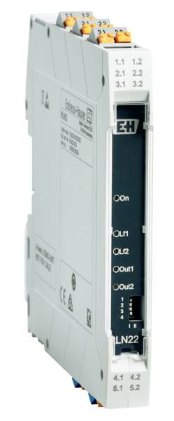 Elektronisches Modul mit mehreren Eingängen und Ausgängen. Beschriftungen zeigen Verbindungen und Statusanzeigen auf der Vorderseite.