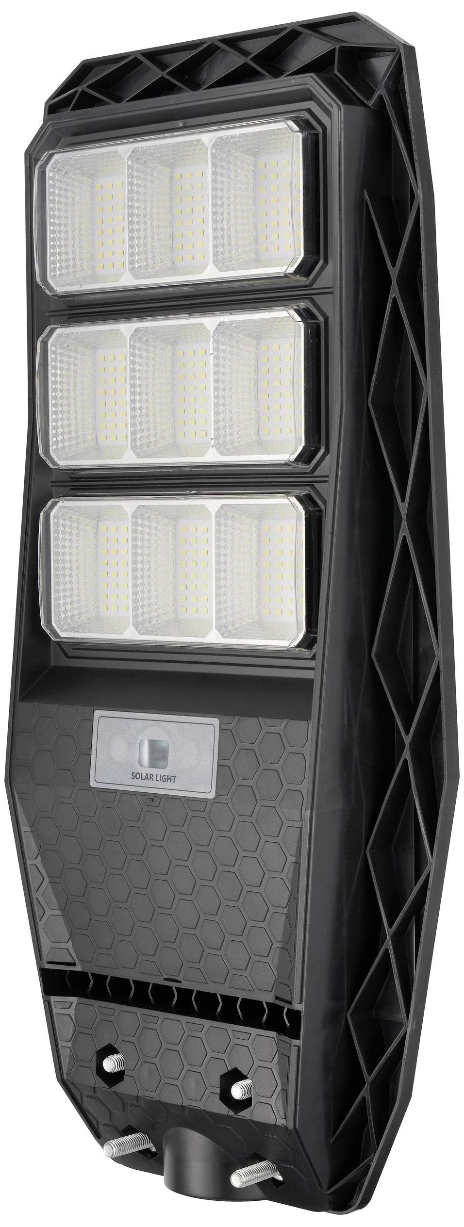 Eine schwarze LED-Straßenleuchte mit drei Reihen von LED-Panels und einem Solarpanel an der Vorderseite. Geeignet für Außenbeleuchtung.