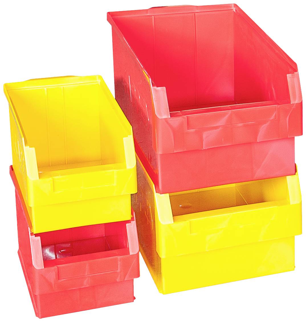 Drei rote und zwei gelbe stapelbare Kunststoffboxen sind ordentlich gestapelt. Sie dienen zur Lagerung und Organisation von Gegenständen.