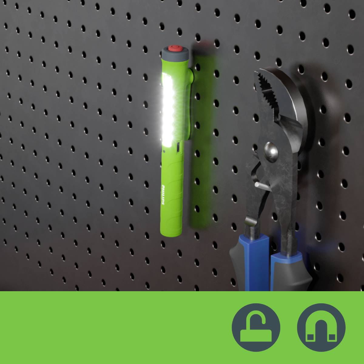 Eine grüne Taschenlampe und eine Zange hängen an einer Lochwand. Die Taschenlampe ist eingeschaltet und leuchtet.