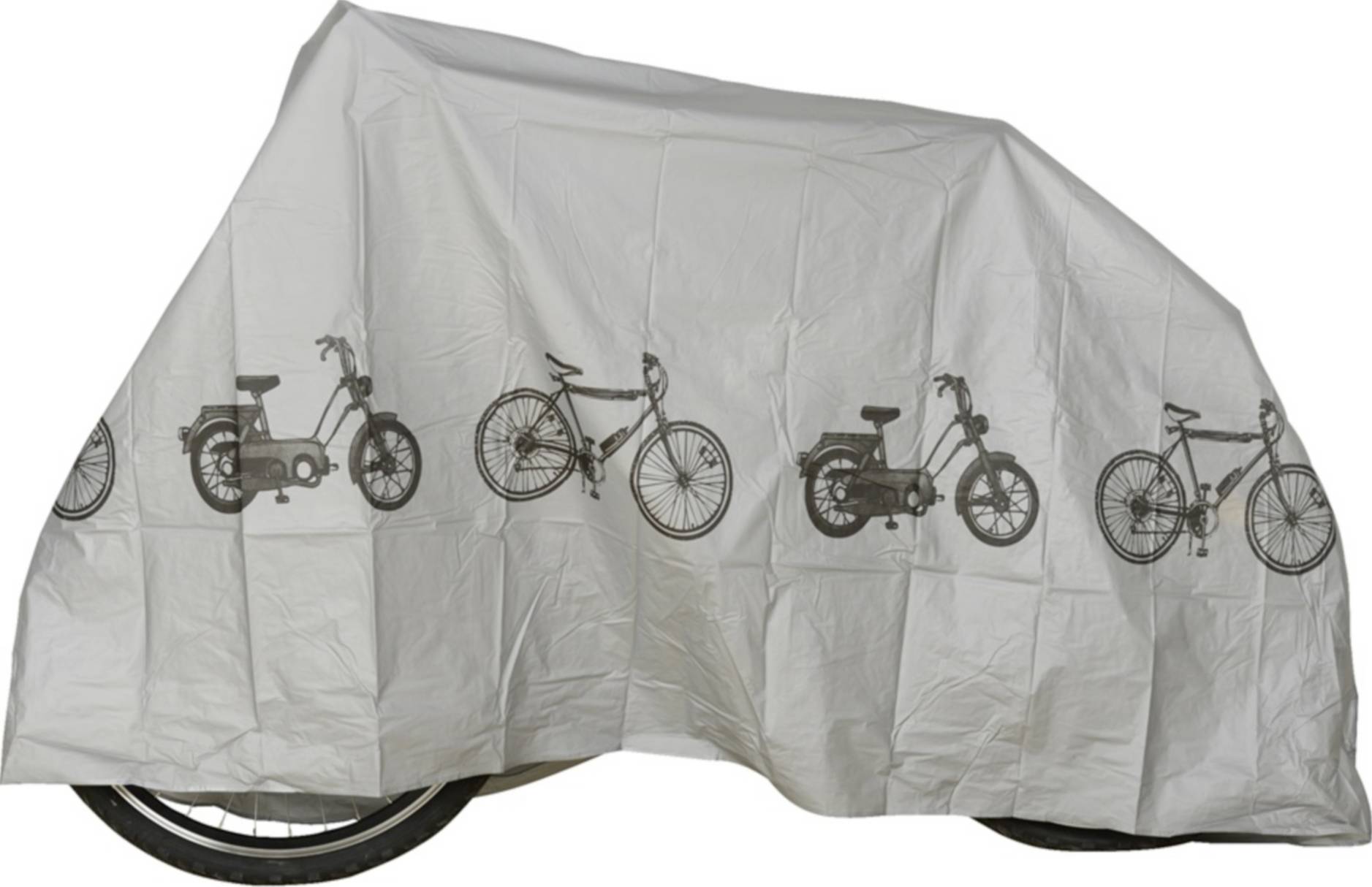 Ein Fahrrad, teilweise von einer Plane bedeckt, die verschiedene Fahrzeuggrafiken zeigt, steht im Fokus des Bildes.