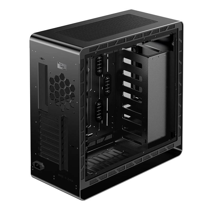 Schwarzes PC-Gehäuse mit offenem seitlichem Blick; zeigt interne Halterungen, Lüfteröffnungen und Platz für Komponenten.