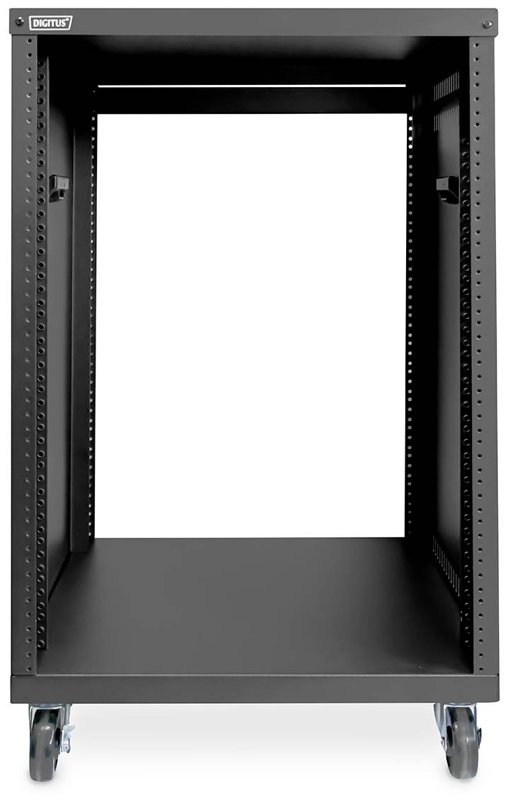 Ein schwarzer, leerer IT-Rack-Schrank auf vier blauen Rollen, ohne installierte Hardware, für den Transport von Servern oder Netzwerkgeräten.