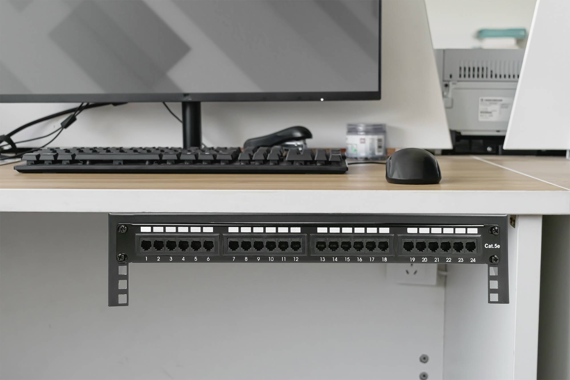 Digitus DN-48004 19 Zoll Equipment-Wandhalterung 4 HE Geeignet für Schranktiefe: ab 300mm Schwarz (RAL 9005) 19 Zoll