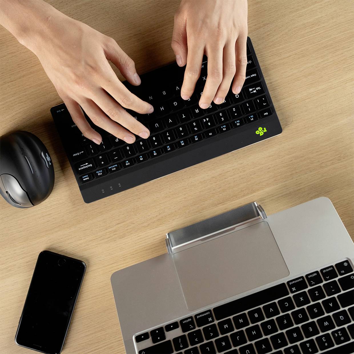 R-GO Tools Compact Break Bluetooth® Tastatur Italienisch, QWERTY Schwarz Ergonomisch