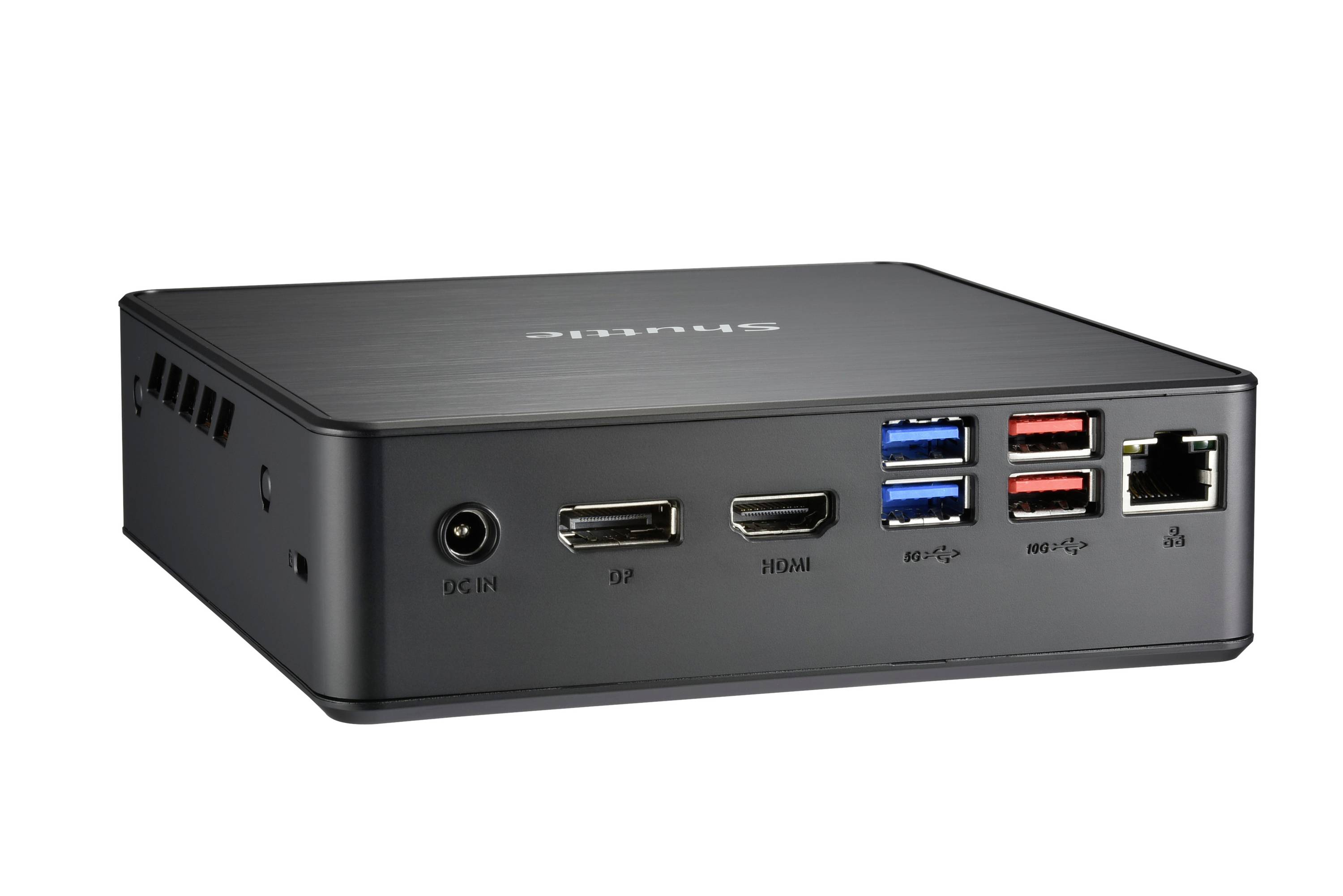 Ein schwarzer Mini-PC mit mehreren Anschlüssen, darunter USB, HDMI und Ethernet, auf einer weißen Oberfläche.