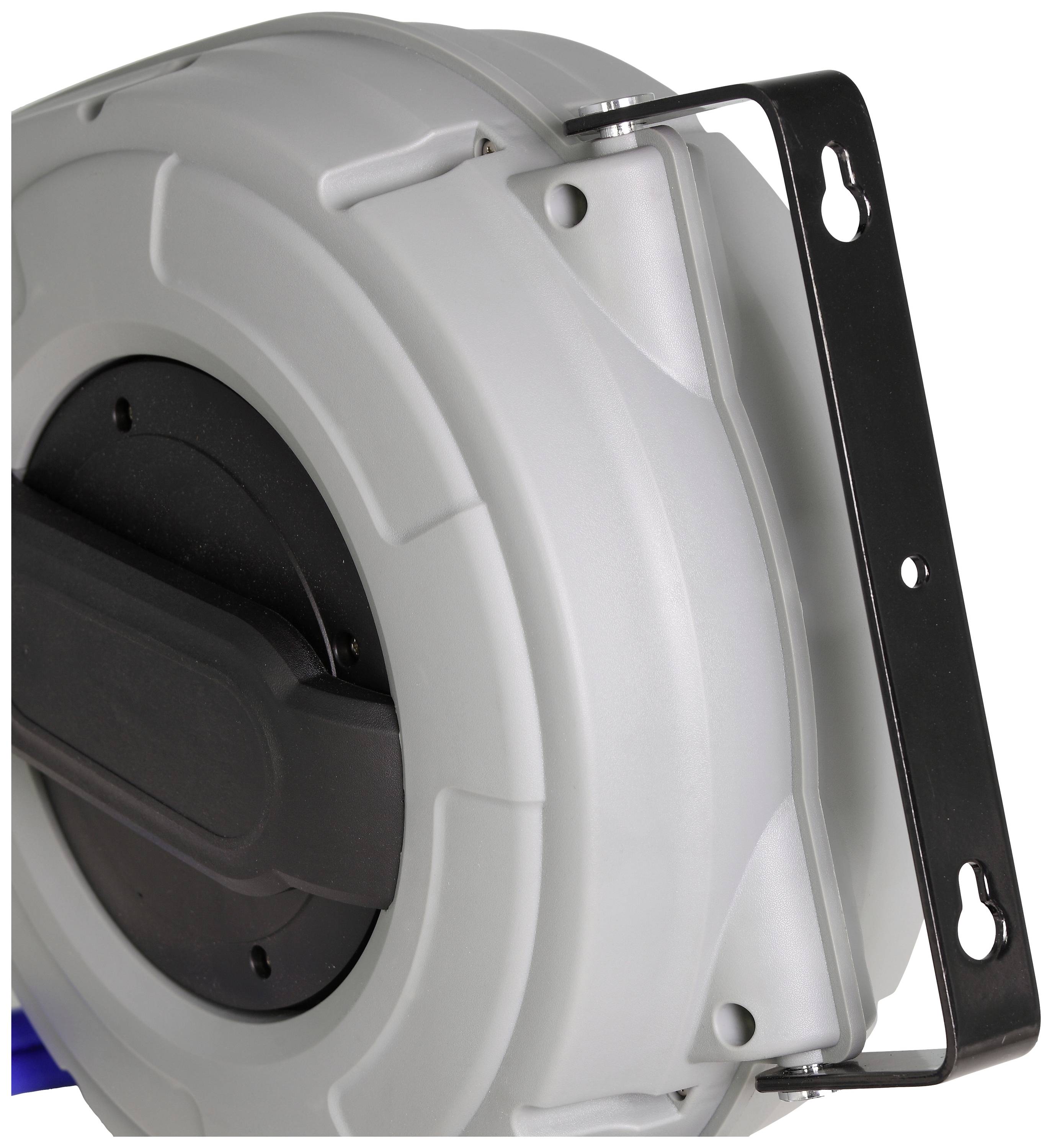 Ein graues, rundes Gehäuse mit schwarzem Mittelteil und einer Metallhalterung an der Seite. Wahrscheinlich Teil eines Kabelaufrollers.