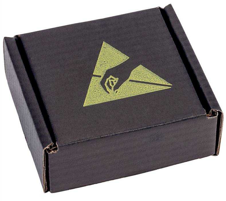 Schwarzer Karton mit goldfarbenem, stilisiertem Logo auf dem Deckel, welches aus drei sich überlappenden Dreiecken besteht.